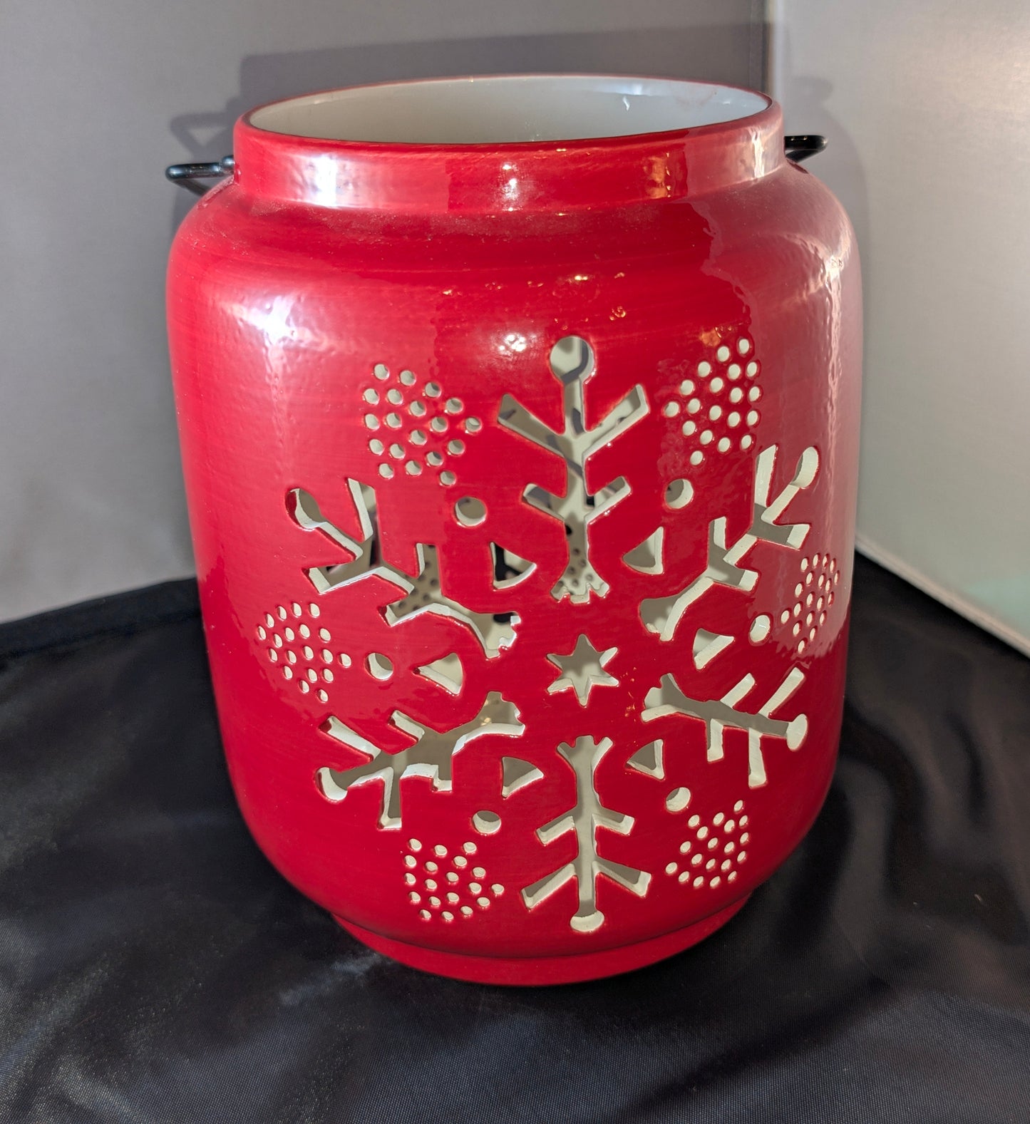 RED CERAMIC SNOWFLAKE LANTERN