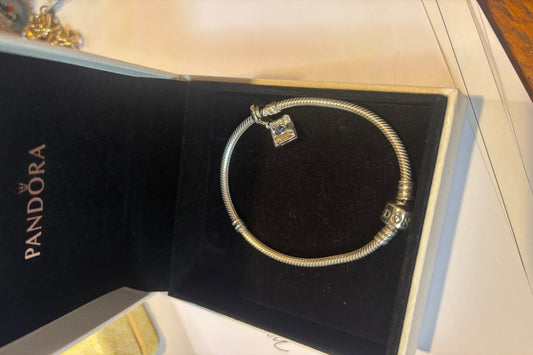 7" RETIRED PANDORA SNAKE BRACELET W/CHARM