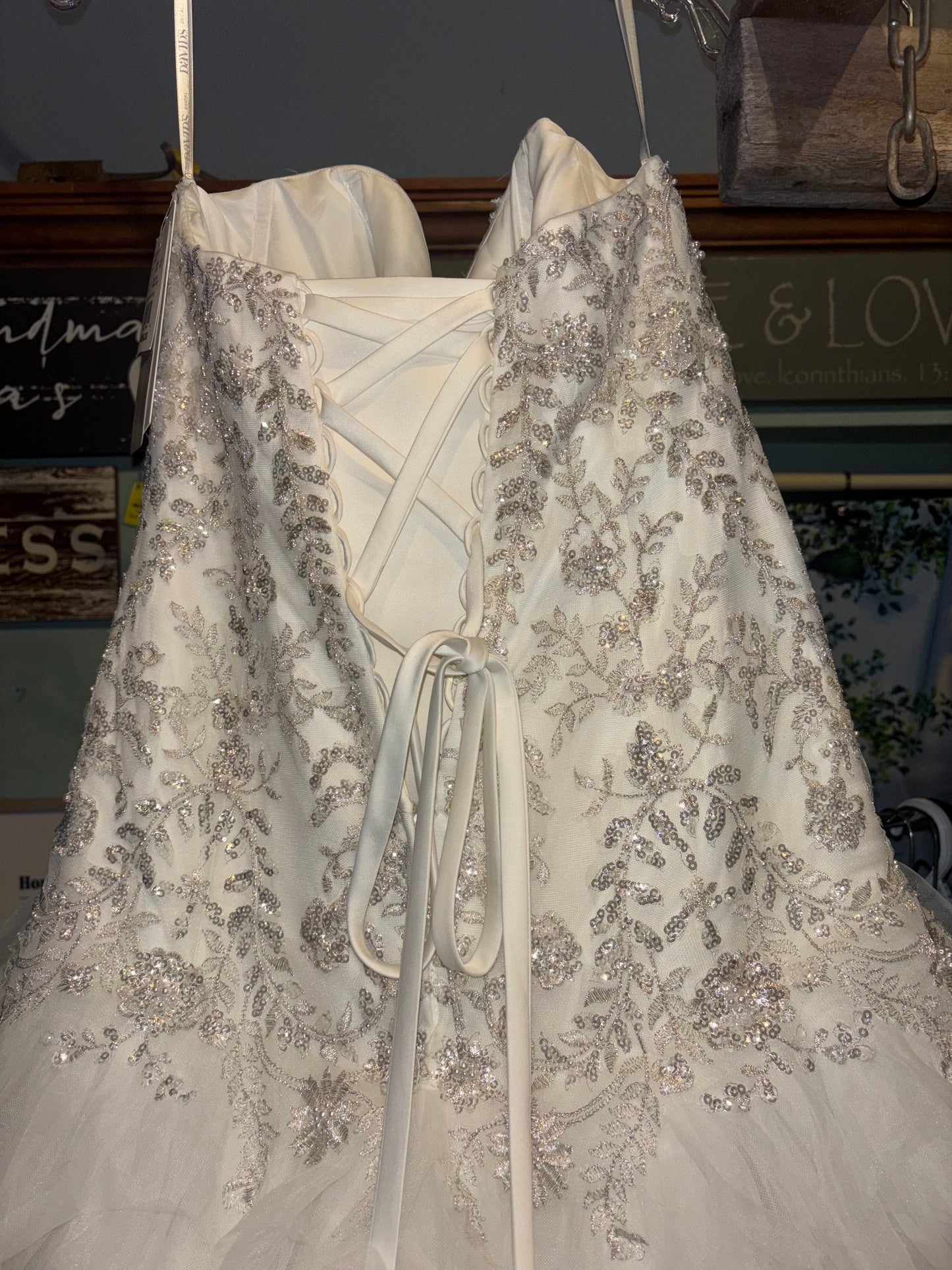 GORGEOUS NEVER WORN DAVIDS BRIDAL SZ 12