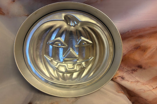 1975 WILTON PUMPKIN CAKE PAN