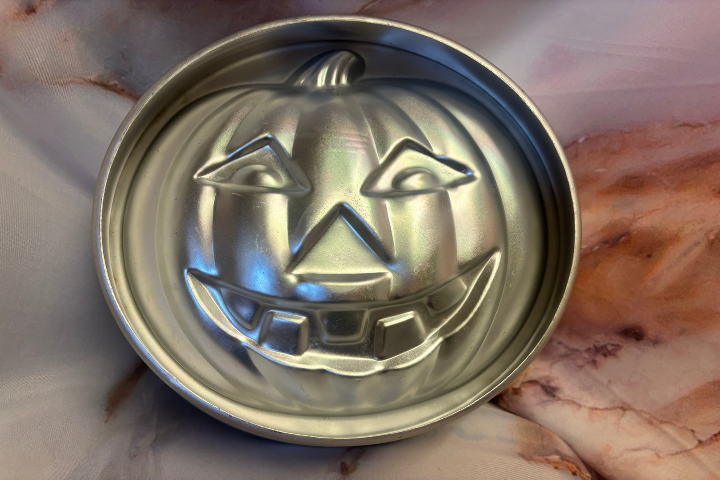 1975 WILTON PUMPKIN CAKE PAN