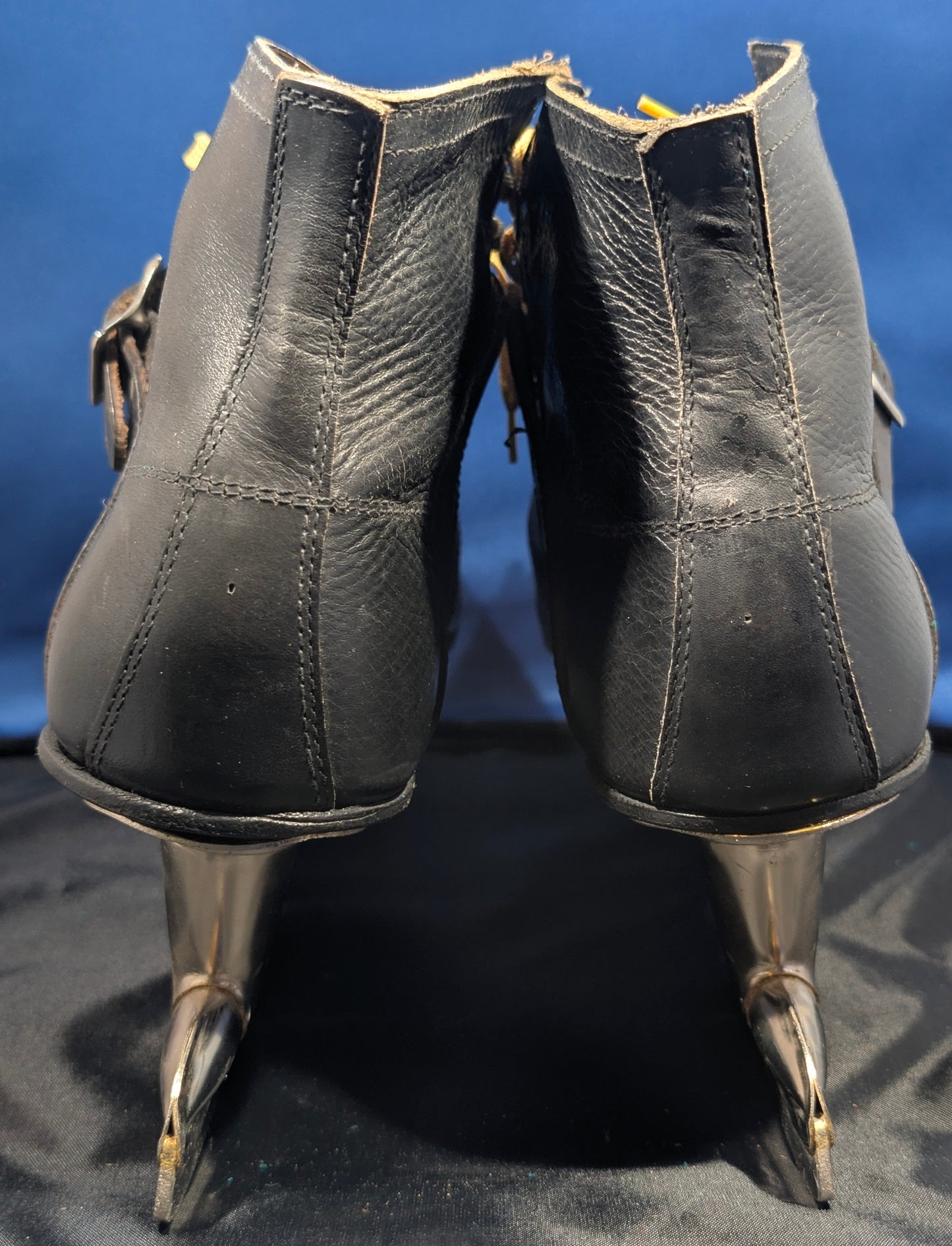 VINTAGE MINT MENS SKATES
