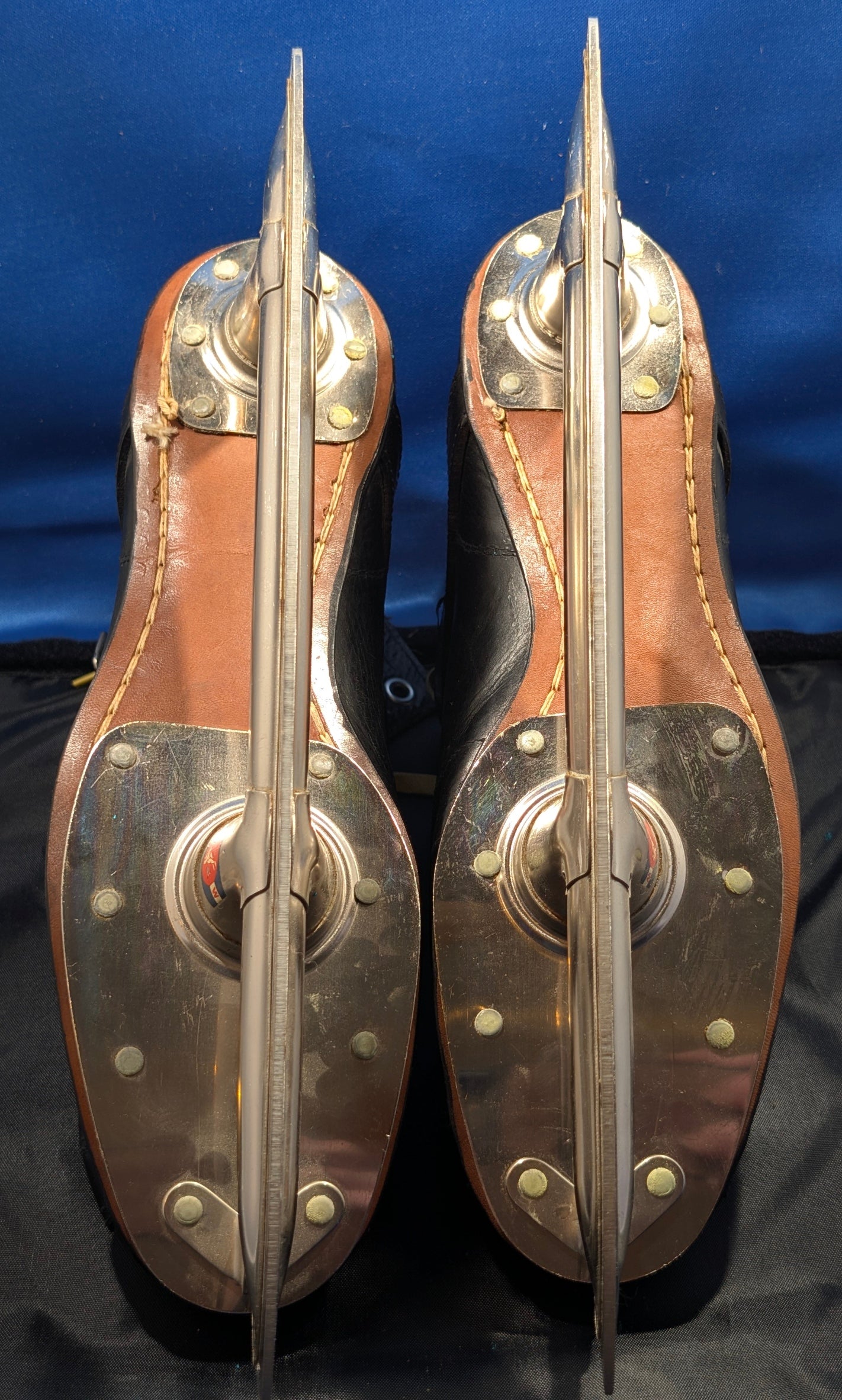 VINTAGE MINT MENS SKATES