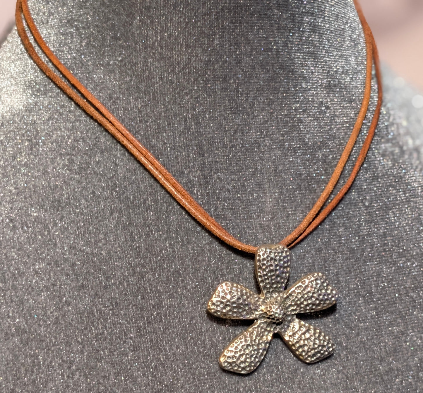 925 RET 5 PETAL HAMMERED FLOWER