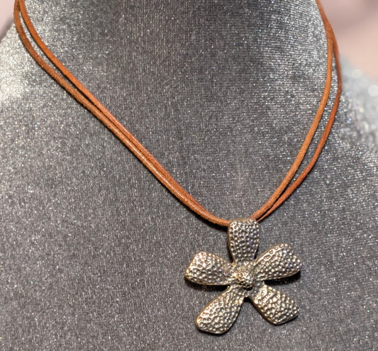 925 RET 5 PETAL HAMMERED FLOWER