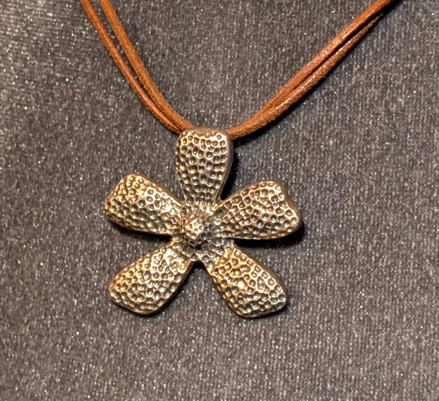 925 RET 5 PETAL HAMMERED FLOWER