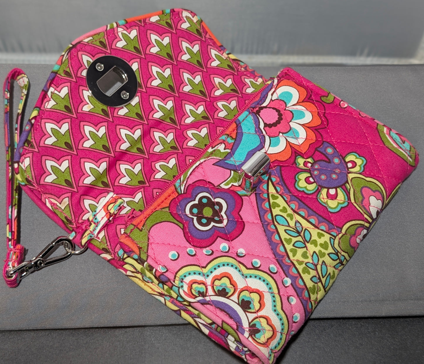 VERA BRADLEY YOUR TURN LOCK WRISTLET
