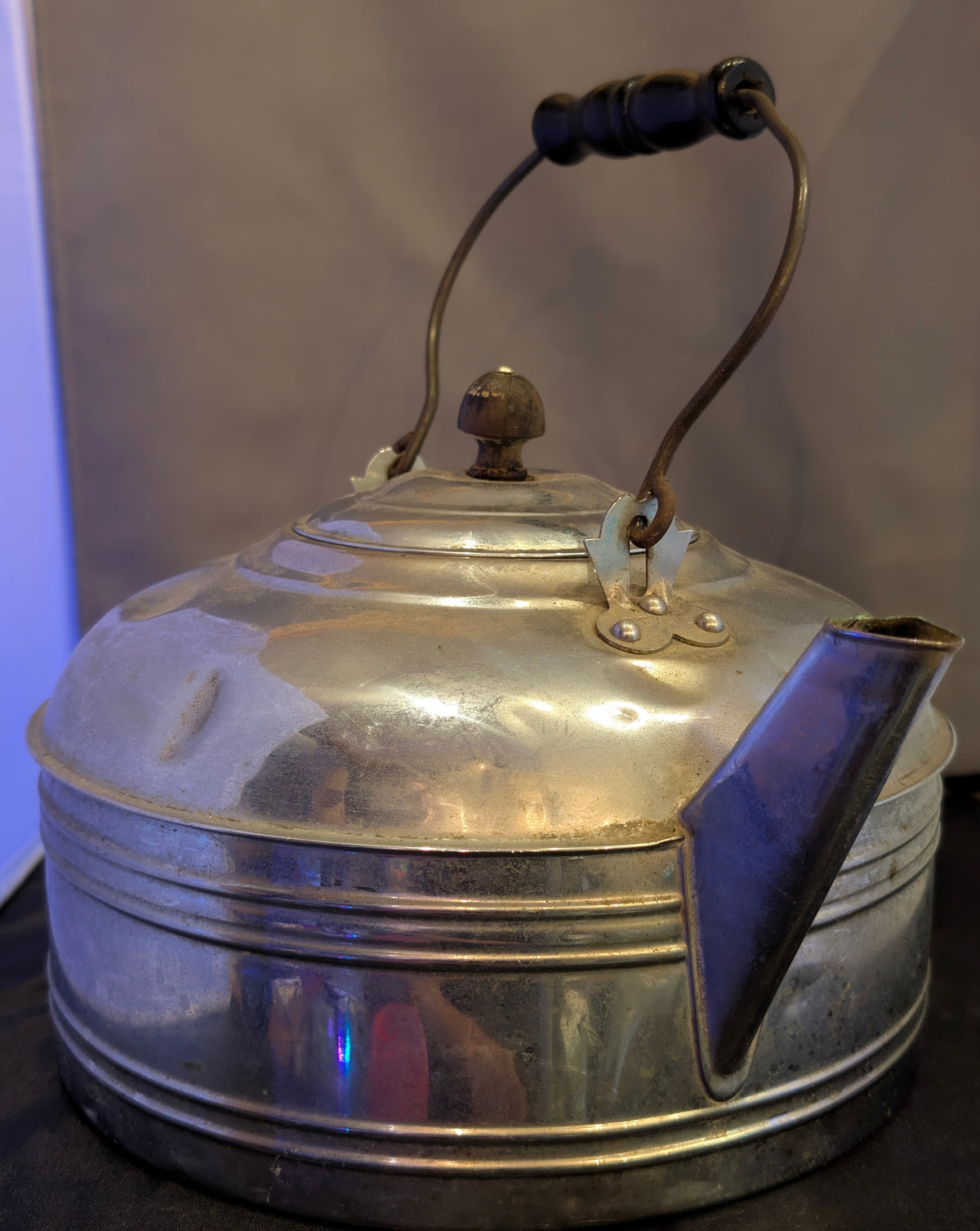VTG OVERSIZED HEARTH & STOVE TEA KETTLE