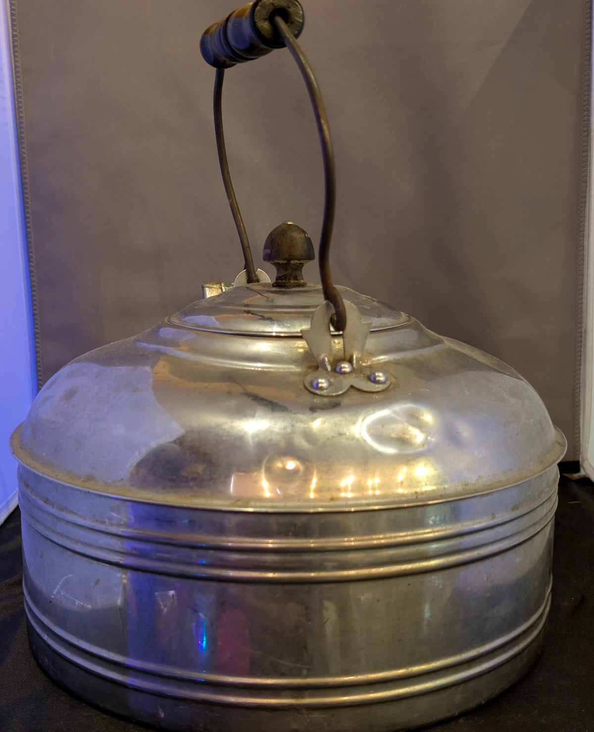 VTG OVERSIZED HEARTH & STOVE TEA KETTLE