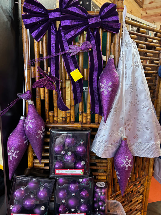 COMPLETE PURPLE TREE DECORATIONS