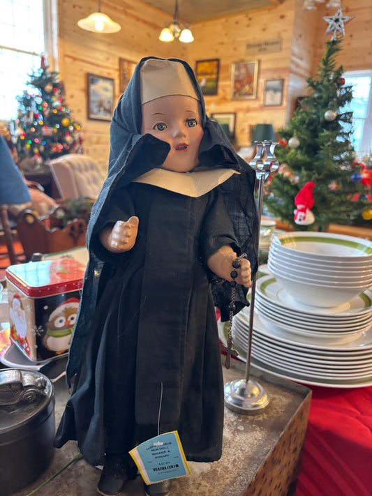 1930'S VINTAGE NUN DOLL W/HABIT & ROSARY