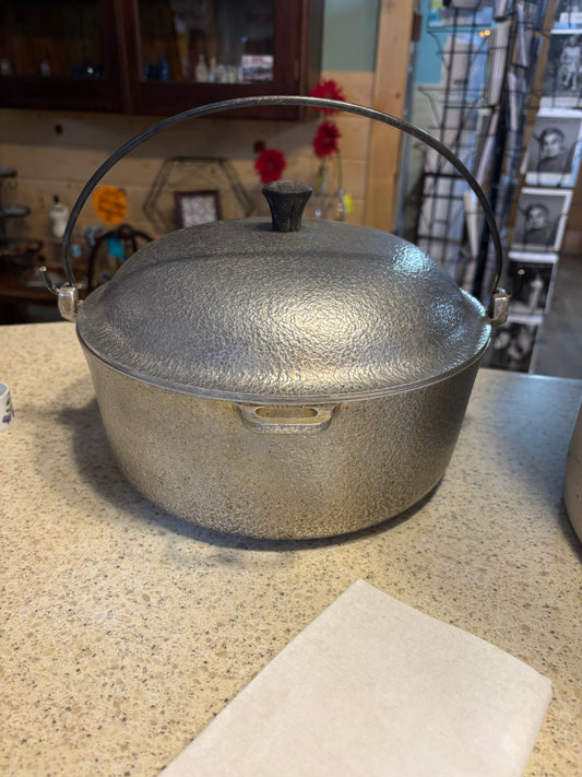 VTG CLUB HAMMERCRAFT HAMMERED ALUMINUM DUTCH OVEN